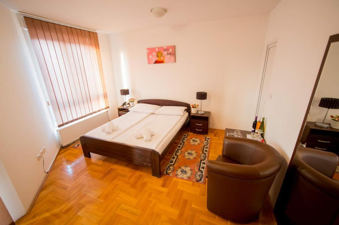 Hostel Royal Obrenovac  Екстер'єр фото